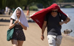 Nắng nóng chạm mốc kỷ lục 40 độ C ở Anh, Pháp