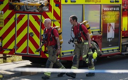 Lính cứu hỏa Anh hiện nhận 2.600 cuộc gọi báo cháy/ngày