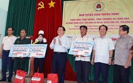 Trưởng Ban Tuyên giáo trung ương thăm, tặng quà cho 200 gia đình tại Đồng Nai