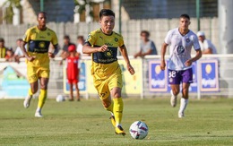 Ligue II mùa 2022 - 2023: Thử thách với Pau FC và Quang Hải