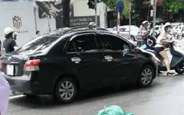 Một phụ nữ bị đâm chết ngay giữa phố Hàng Bài