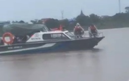 Tìm thấy thi thể 2 cháu bé trong vụ 4 người bị nước sông cuốn mất tích tại Nam Định