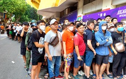 Xếp hàng mua vé trận 'siêu kinh điển' Hà Nội - Hoàng Anh Gia Lai, giá vé chợ đen tăng gấp 3-5 lần