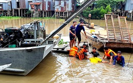 Chìm vỏ lãi chở gỗ trên kênh Vĩnh Tế, 1 người tử vong