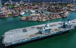 Tàu sân bay tỉ đô của Anh bị gãy chân vịt ngay khi rời cảng?