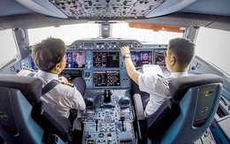 Hành khách 'rớt hồn' vì hai phi công mải mê 'tác động vật lý' trong buồng lái