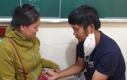 Ngày đoàn tụ đẫm nước mắt của chàng trai 10 năm lưu lạc sang Trung Quốc