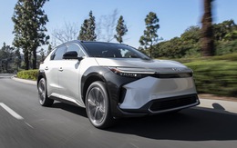 Toyota: 'Cố ép khách hàng dùng xe điện, sẽ có hậu quả'