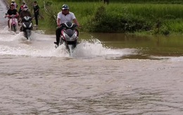 Người dân 'đánh cược' tính mạng khi qua đập tràn ở Thanh Hóa, học sinh phải nghỉ học khi mưa lũ