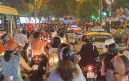 Đêm Trung thu, giá gửi xe máy ở trung tâm Hà Nội bị 'hét' lên 50.000 đồng/lượt