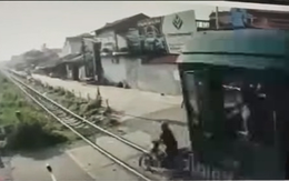 Bị xe lửa tông chết vì cố băng qua đường sắt có barie tự động