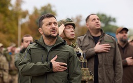 Tổng thống Ukraine bất ngờ thăm thị trấn Izium mới tái chiếm