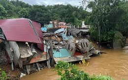 Mưa lũ ở Hà Giang làm sập 12 nhà dân, 2 người bị thương