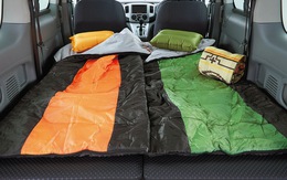 Nissan thử nghiệm trang bị giường nằm trên ô tô, thoải mái cho hai người ăn, ngủ, nghỉ