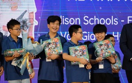 Nhóm nam sinh cấp II giành giải vô địch National Robotics Tournament 2022
