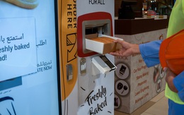 UAE lắp 'cây ATM' bánh mì miễn phí cho người nghèo