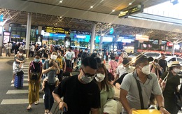 Ngày cuối kỳ lễ, sân bay Tân Sơn Nhất đông nghẹt người