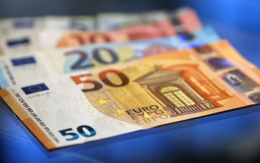 Lần đầu tiên trong 20 năm, euro rẻ hơn USD