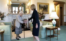 Nữ hoàng Anh bổ nhiệm bà Liz Truss làm thủ tướng