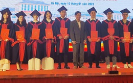 Sinh viên y khoa khóa đầu  Trường ĐH Kinh doanh và Công nghệ Hà Nội tốt nghiệp