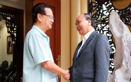 Chủ tịch nước Nguyễn Xuân Phúc dâng hương ở Bến Nhà Rồng, thăm nguyên lãnh đạo cấp cao