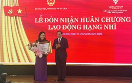 Nguyên cục trưởng Cục Điện ảnh Ngô Phương Lan nhận Huân chương Lao động hạng nhì