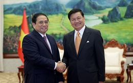 Thủ tướng Phạm Minh Chính gặp các lãnh đạo, nguyên lãnh đạo cấp cao Lào