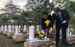 Đại sứ Mỹ đầu tiên đến thăm nghĩa trang liệt sĩ quốc gia Đường 9