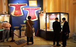 Bốn nhà sưu tập trẻ thu hút công chúng với gần 200 cổ vật ‘Thanh ngoạn’