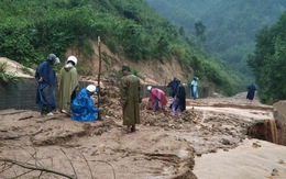 Cảnh báo mưa lớn từ Quảng Bình đến Khánh Hòa và gió mạnh, sóng lớn trên biển