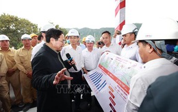 Thủ tướng Phạm Minh Chính kiểm tra dự án xây dựng đường bộ cao tốc Nha Trang - Cam Lâm