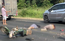 Va chạm xe máy ngã ra đường, hai người chết dưới bánh xe tải