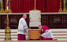 Giáo hoàng Francis chủ trì tang lễ cố Giáo hoàng Benedict XVI