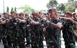 An ninh siết chặt khi CĐV Indonesia bắt đầu vào sân