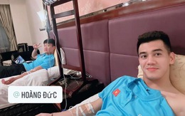 Nhóm cầu thủ Việt Nam đá chính lượt đi với Indonesia phải truyền dịch khi về Hà Nội