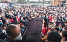 Hàng ngàn người Trung Quốc đổ về cửa khẩu quốc tế Móng Cái chờ hồi hương
