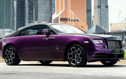 Chồng lái máy bay kéo băng rôn tìm Rolls Royce cho vợ