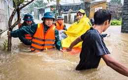 Hình thế kinh điển đang gây mưa lớn ở miền Trung, liệu có lặp lại lũ lịch sử?