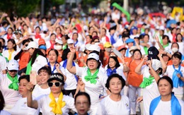 Hàng ngàn người đồng diễn, diễu hành mừng ngày Phụ nữ Việt Nam