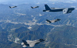 Máy bay ném bom B-52 lần đầu tiên hạ cánh tại Hàn Quốc sau hơn 20 năm
