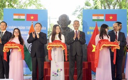Ngoại trưởng Ấn Độ khánh thành tượng lãnh tụ Gandhi ở TP.HCM