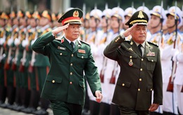 Thượng tướng Nguyễn Tân Cương chủ trì lễ đón 
tổng tư lệnh Quân đội Hoàng gia Campuchia