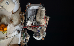 Phi hành gia Nga ra ngoài không gian tìm hiểu vụ rò rỉ trên ISS