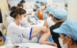 Doanh nghiệp giữ chân công nhân viên bằng vắc xin