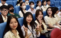 Doanh thu đại học: Thuận quy mô sinh viên, nghịch số lượng giảng viên