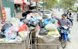Nguy cơ vỡ trận phân loại rác: Người dân chưa quen, bên thu gom đổ gộp lẫn lộn