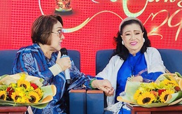 Lệ Thủy cảm ơn Kim Cương cho hát Lá sầu riêng để đoạt giải Mai Vàng