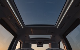 Volvo EM90 khoe trần kính siêu rộng trước khi ra mắt đấu Lexus LM