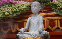 Tượng Phật hoàng Trần Nhân Tông bằng ngọc phỉ thúy quý hiếm chính thức được an vị