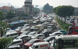 Metro làm quá chậm, TP.HCM càng mở rộng đường càng ùn tắc